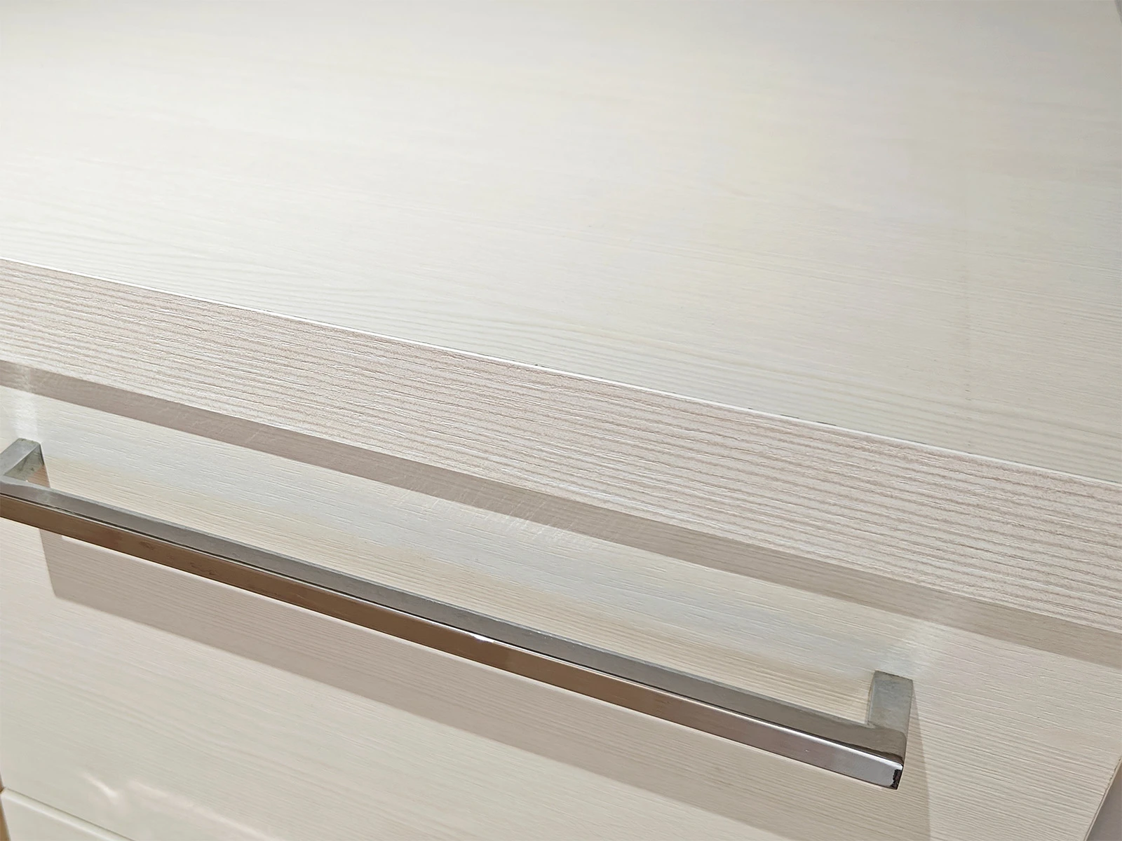 Valkomänty levy ja kromivedin